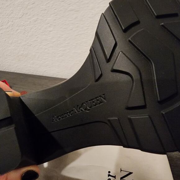 Alexander McQueen Chelsea Boot "Burgundy and Black" Size 38 - Picture 9 of 10